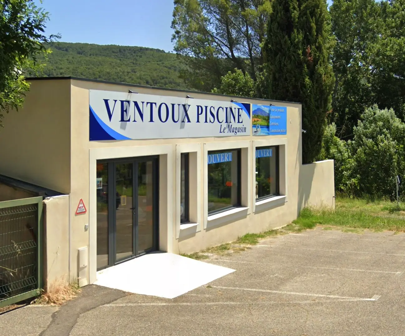 Magasin Ventoux Piscine à Vaison-la-Romaine : construction, rénovation, entretien et produits piscines.